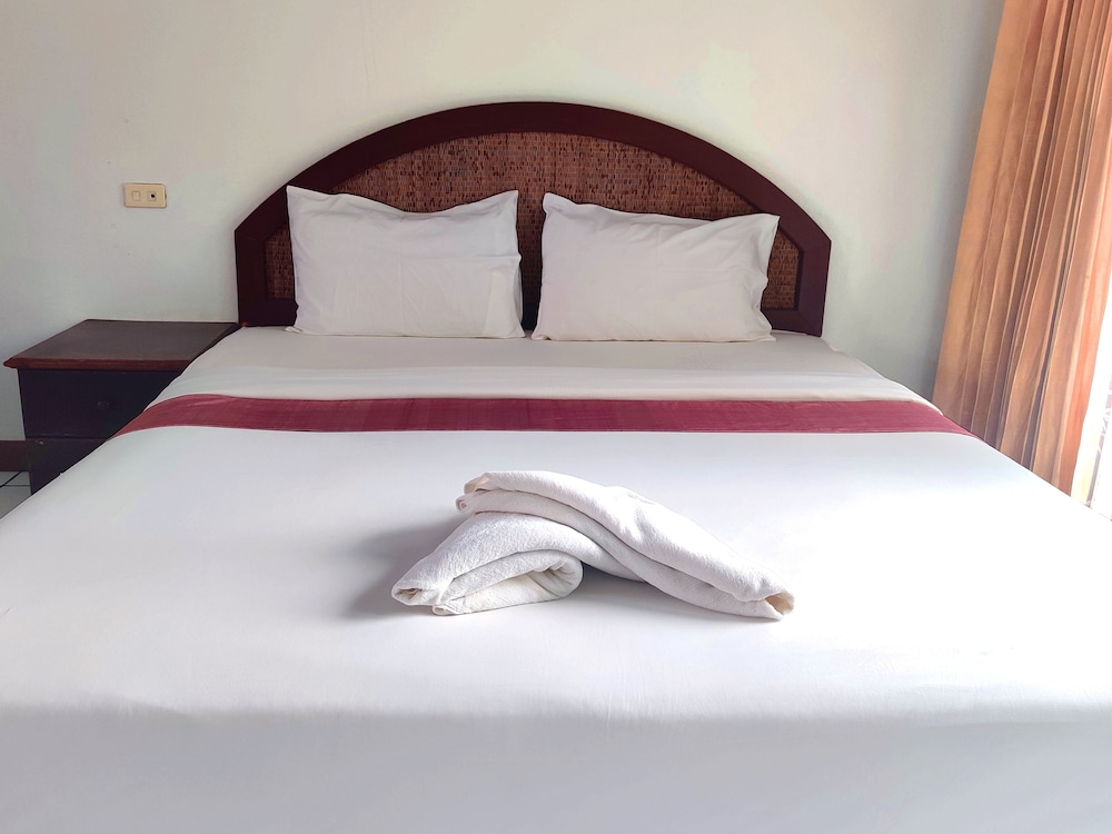 Thongpaeka Hotel 27/50