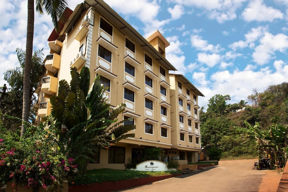 Rendezvous Beach Resort 4/46
