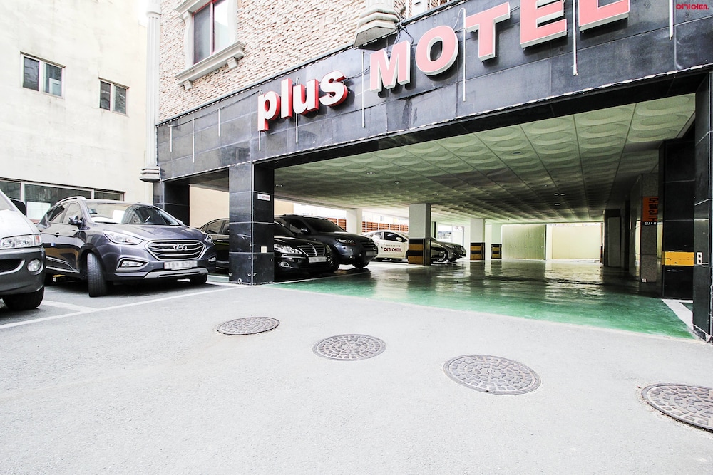 Plus Motel 44/48