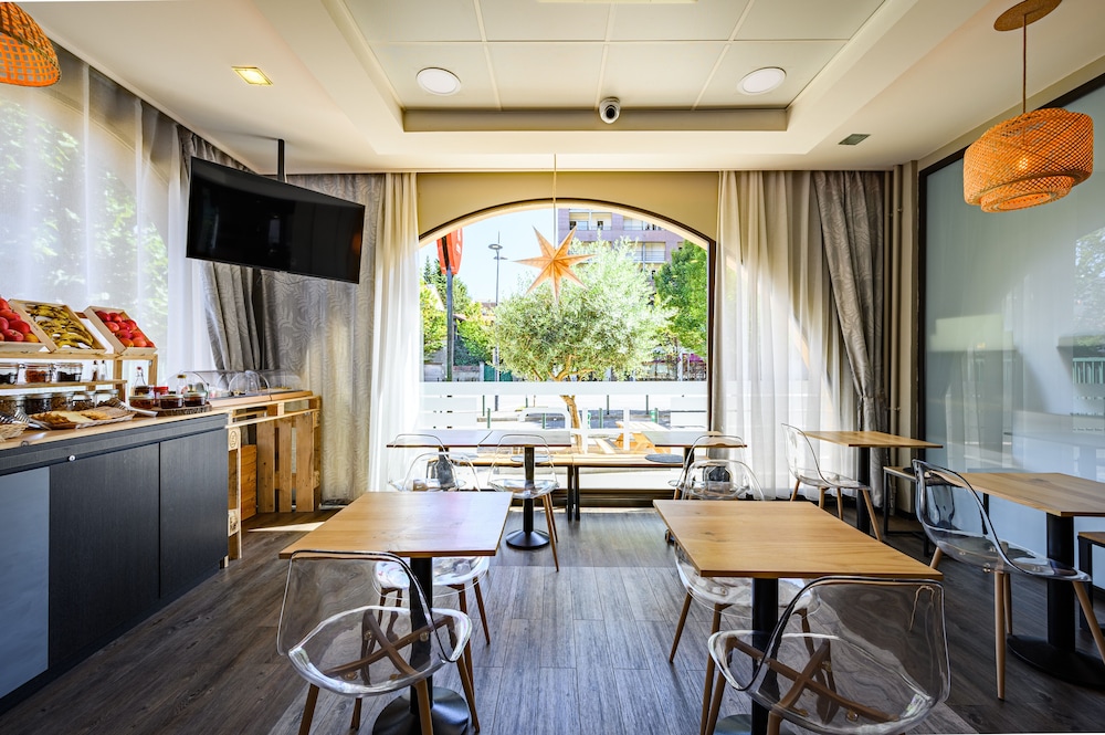 restaurant cafeteria