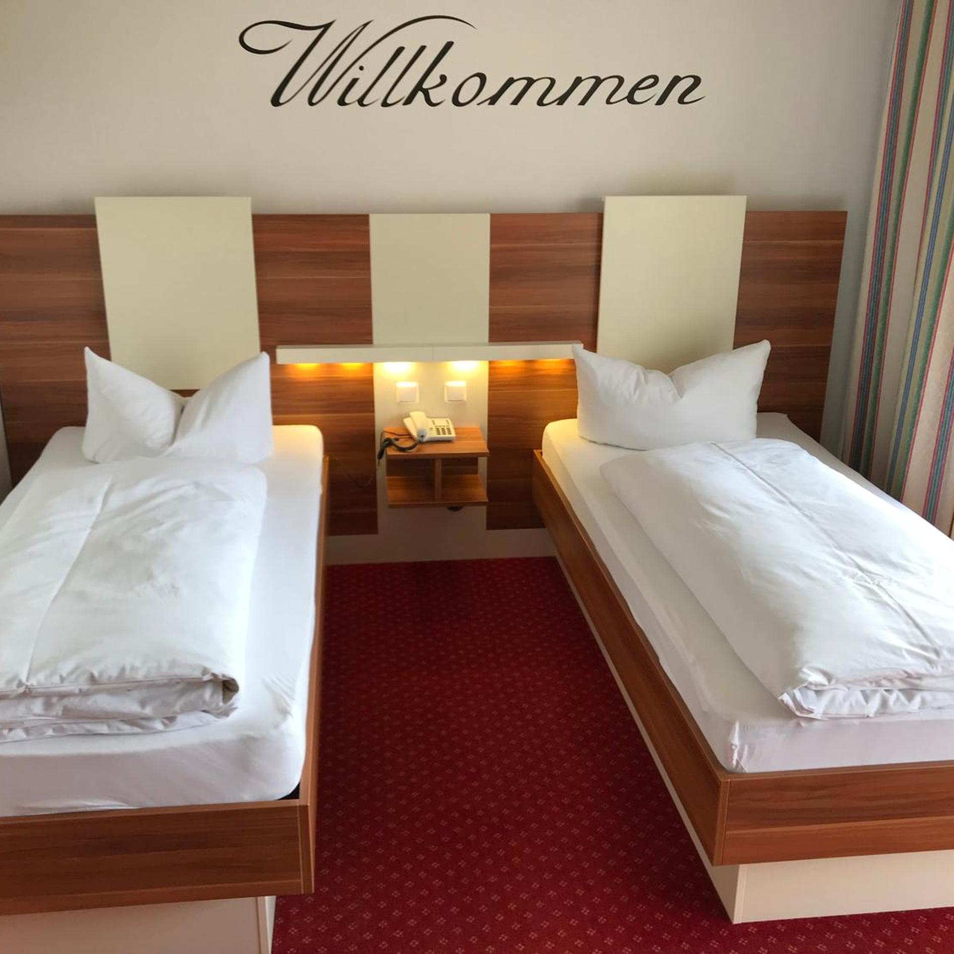 Deluxe, Twin Beds
