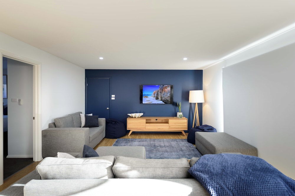 Georges Bay Apartments 4/50