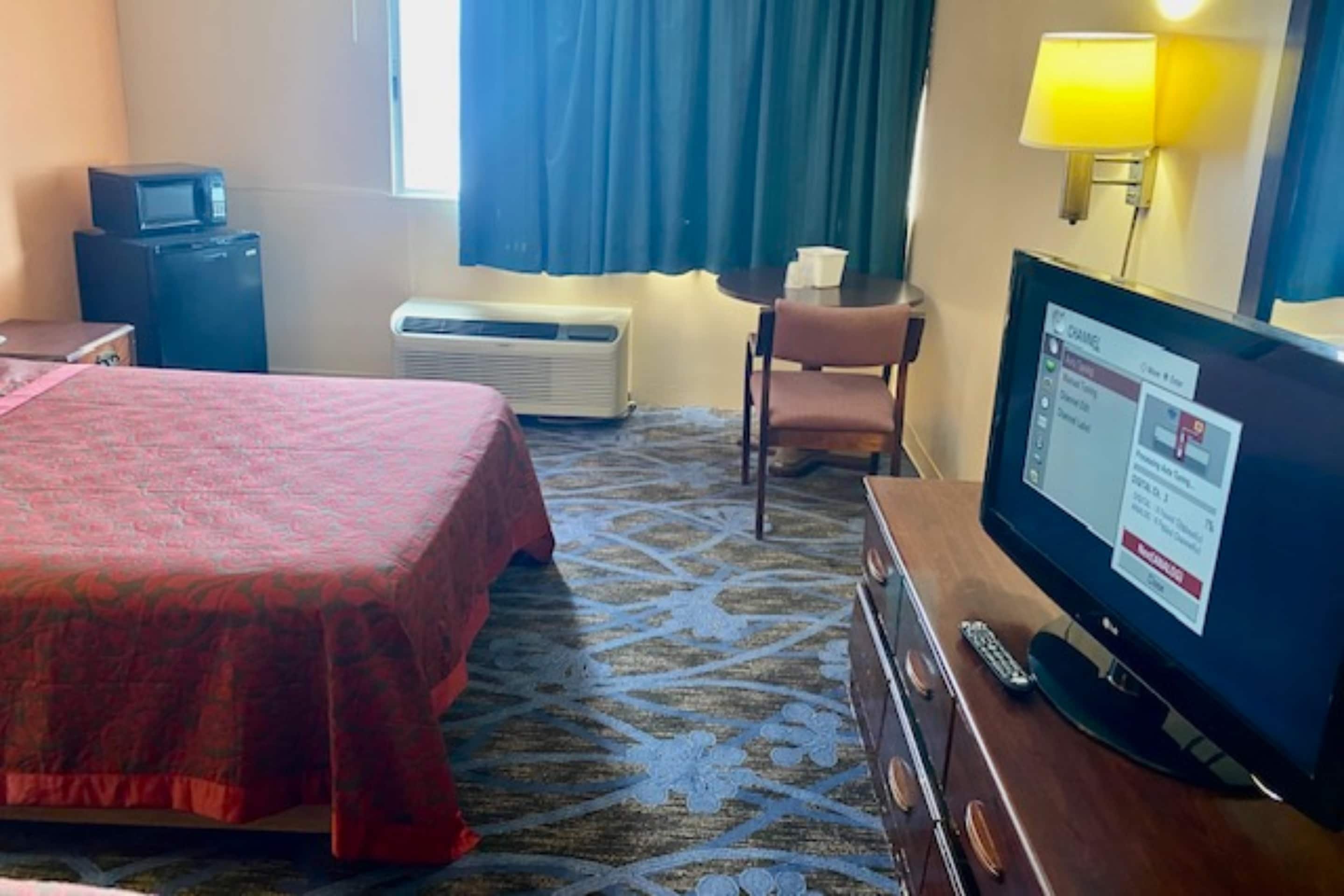 Red Carpet Inn & Suites Lima 43/64