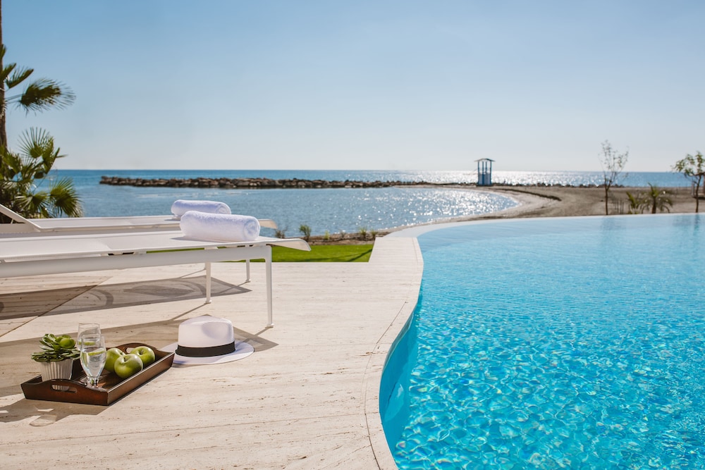 Lebay Beach Hotel 3/48