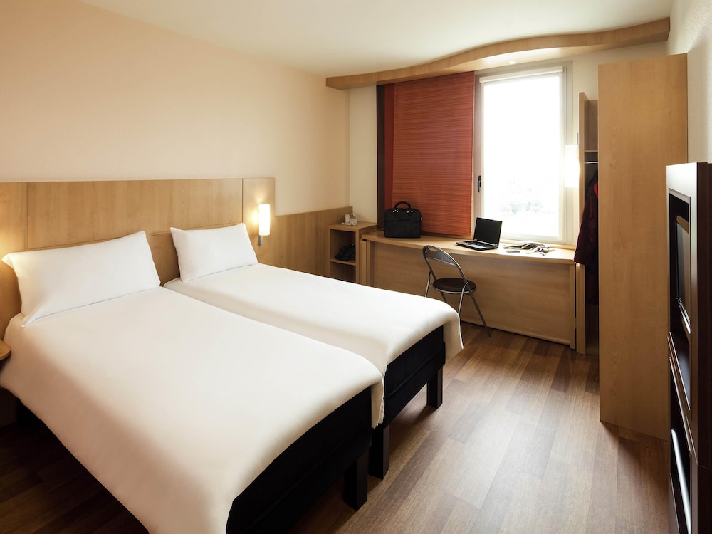 Ibis Barcelona Santa Coloma 16/43