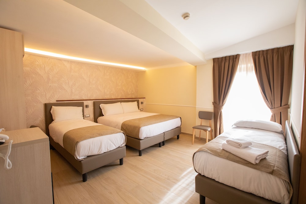 Hotel Maximus 12/50