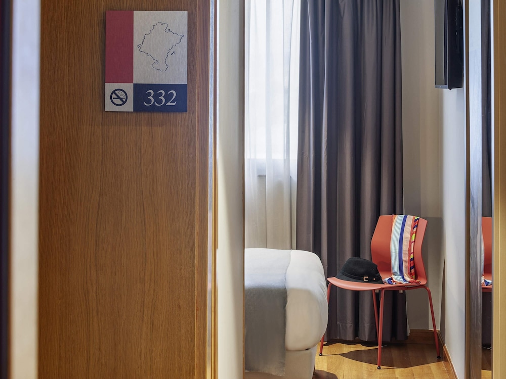 Ibis Styles Pamplona Noain 23/36