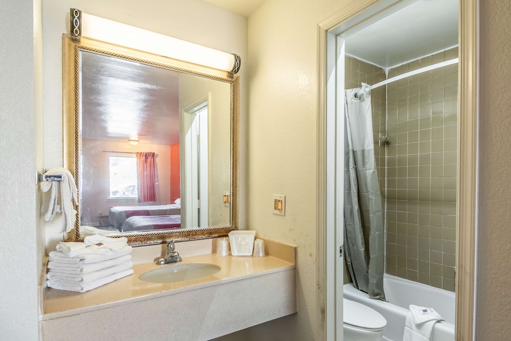 Motel6 Portsmouth, VA 54/57