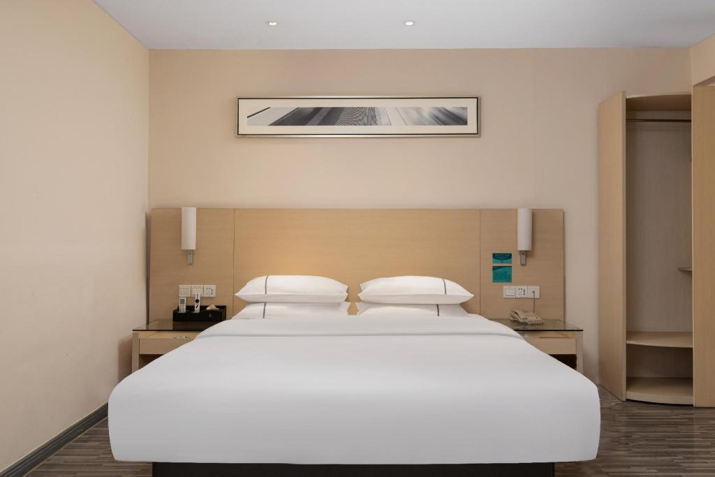 Cinema, Superior, King Bed