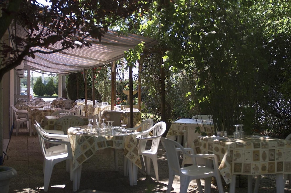 Hotel Le Relais Du Parisis 29/50