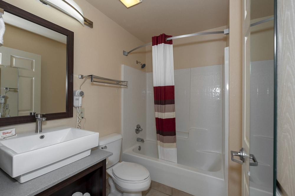 Red Roof Inn Valdosta - University 12/38
