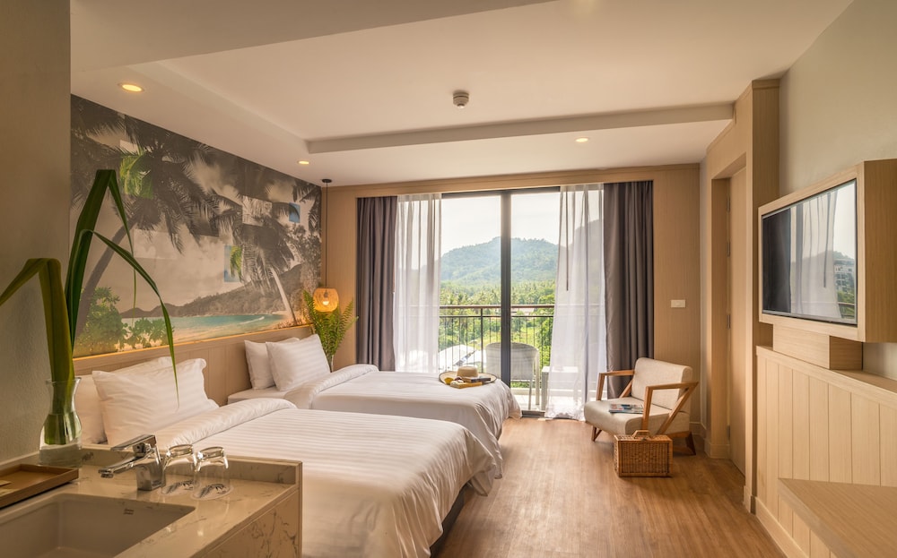 Deluxe, Cliff View
