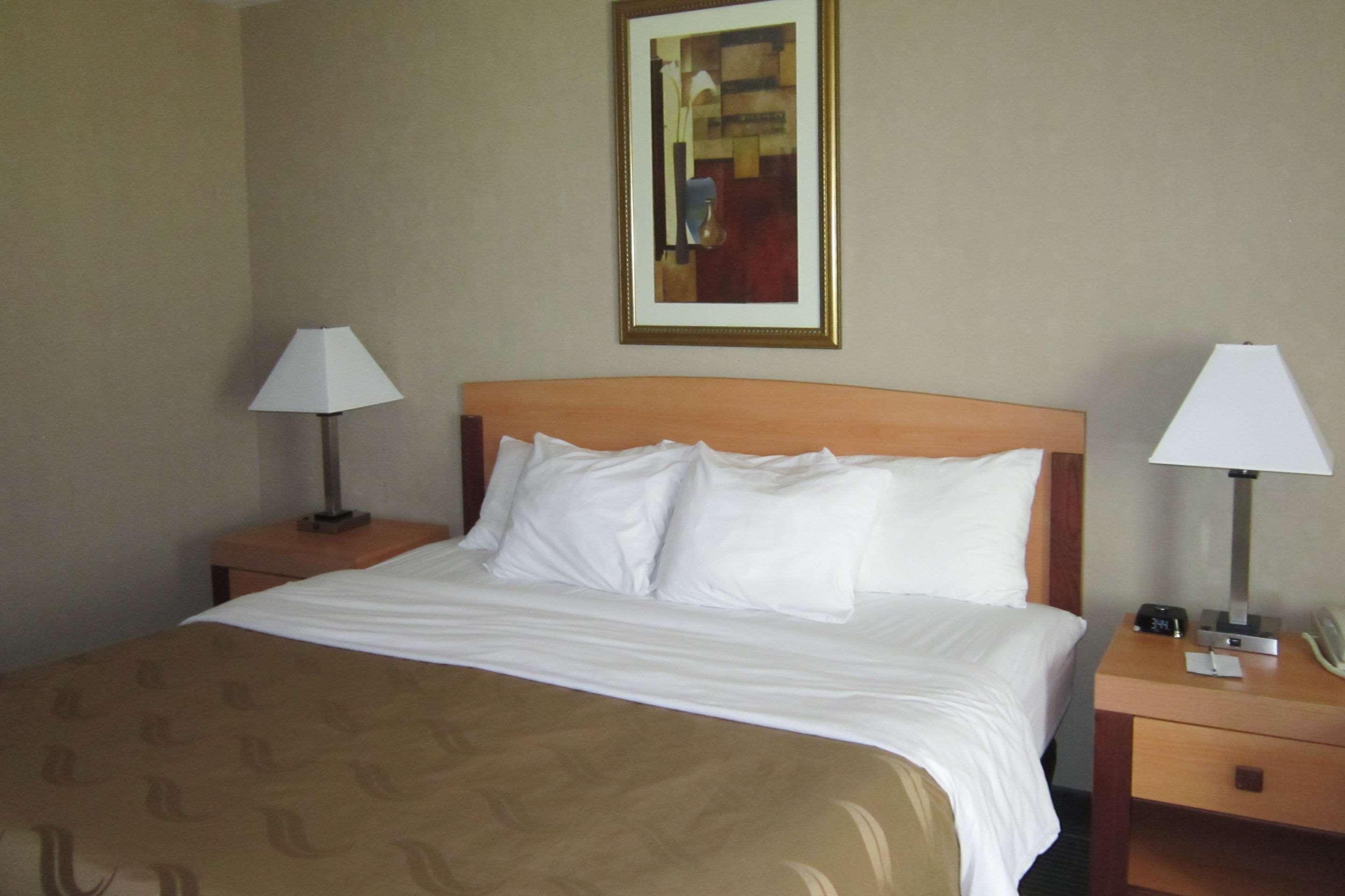غرفة بسرير كينج لذوي الإعاقة، Quality Inn Nashville Bloomington 3/6