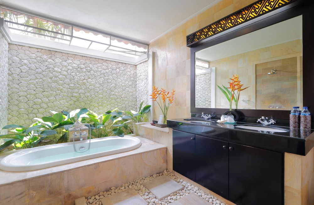 Heliconia Villa 75/77