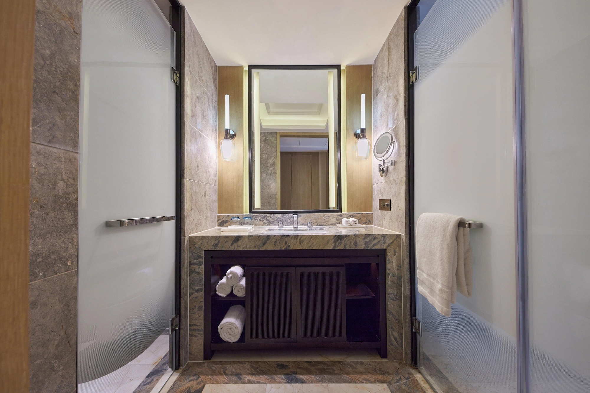 غرفة كلوب بسرير كينج بإطلالة على المدينة، The Westin Qingdao 5/5