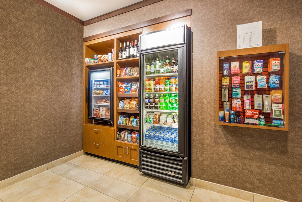 Fairfield Inn Suites by Marriott Madison East 29/35