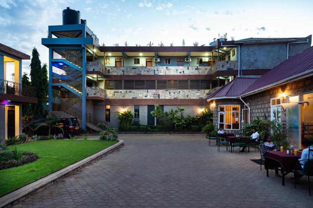 Mrimba Palm Hotel 3/18