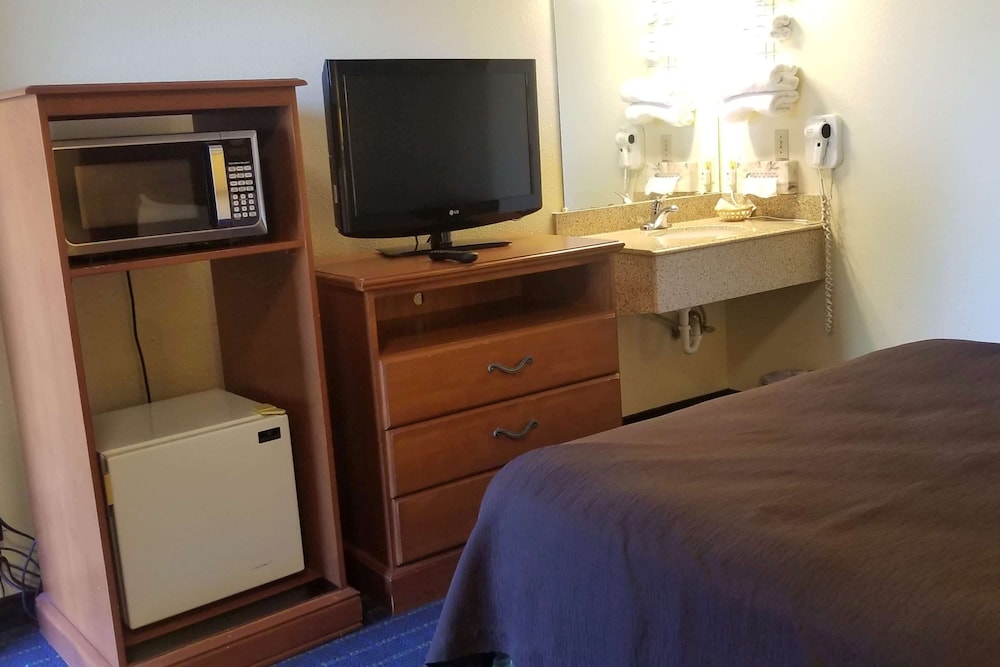 Super 8 by Wyndham Vancouver East 34/51