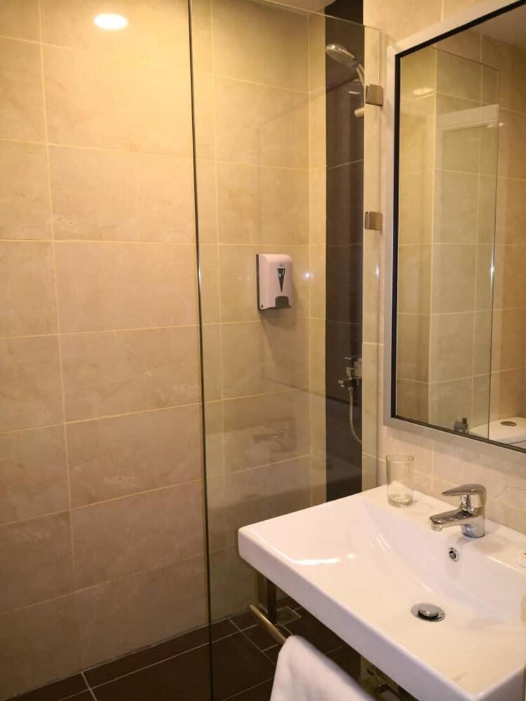 Walk In Hotel 20/24