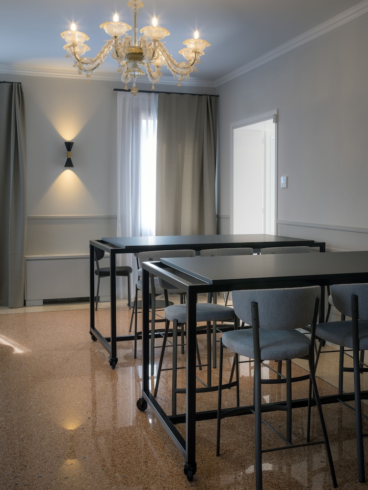 The Foscarini 27/37