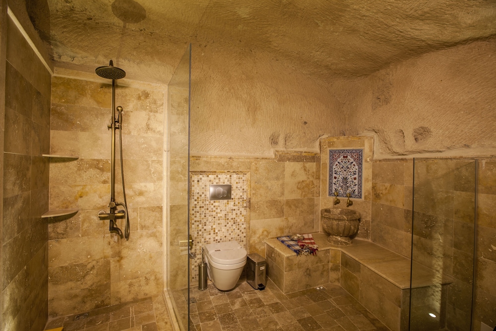 Azure Cave Suites 50/50