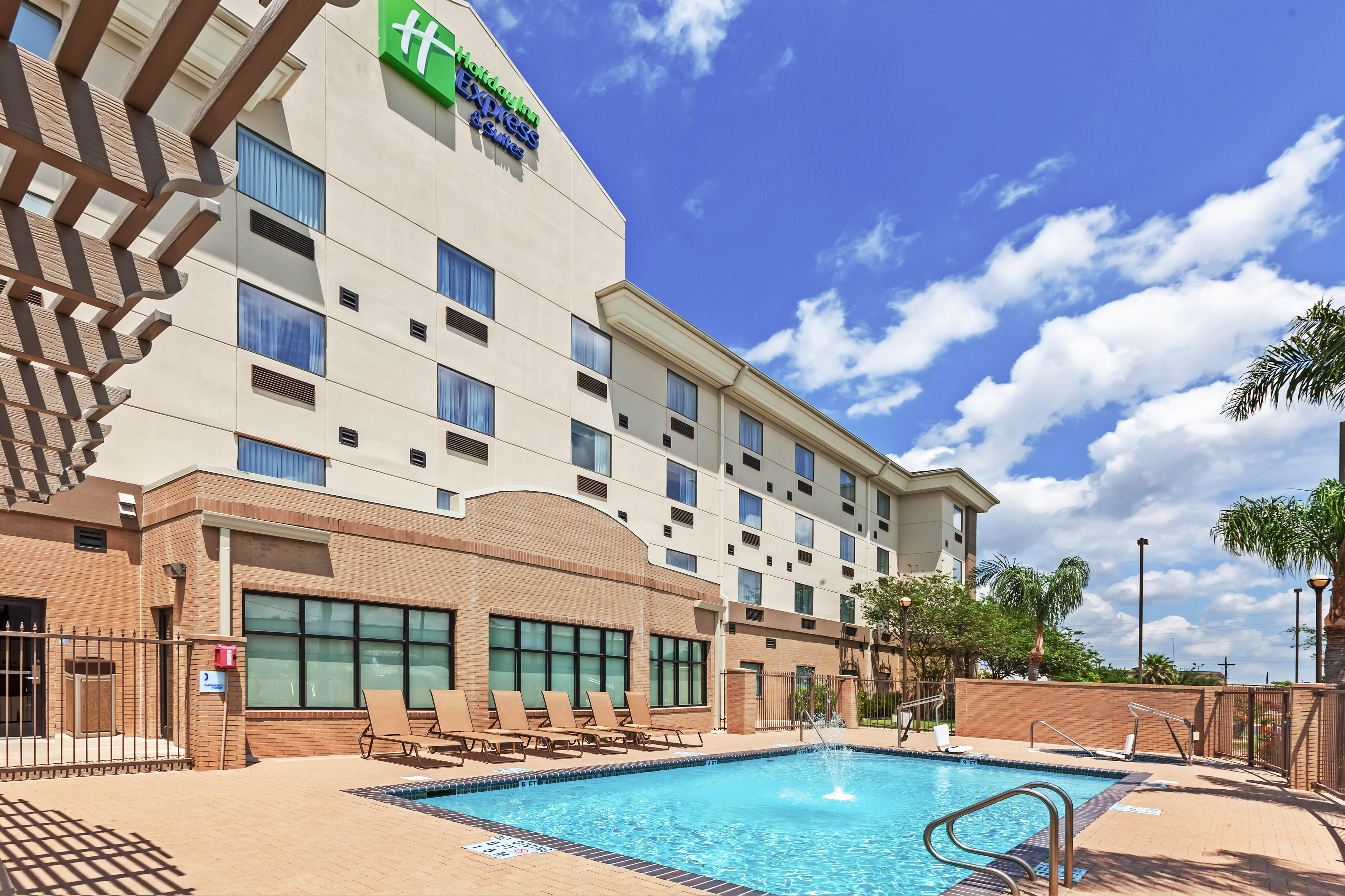 Holiday Inn Express Hotel And Suites Pharr 5/40