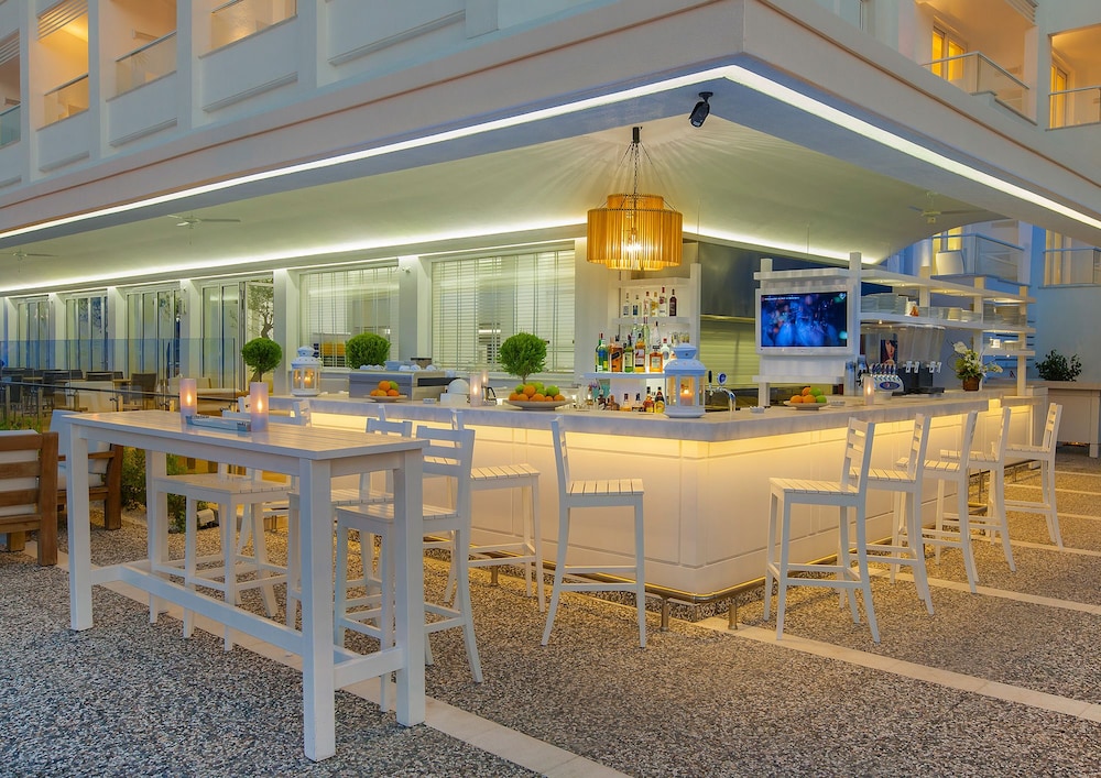 The Beachfront Hotel - Adults Only +16 27/49