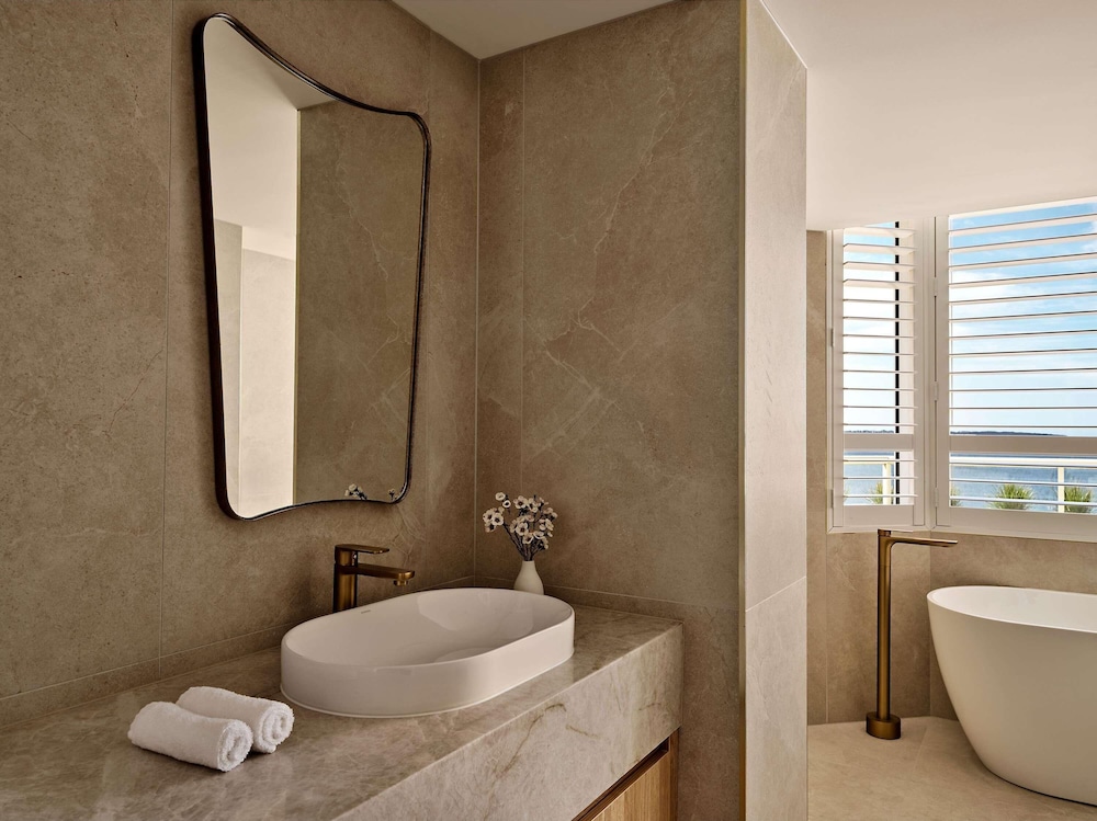 Suite, King Bed, Bay View, Terrace