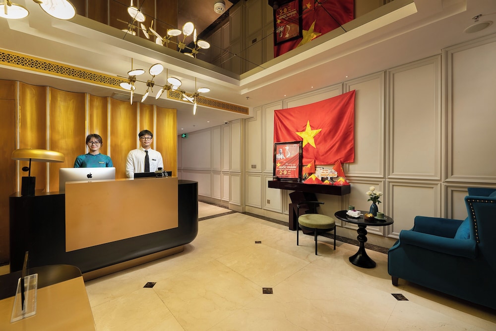 Le Premier Hotel & Rooftop Bar 7/50