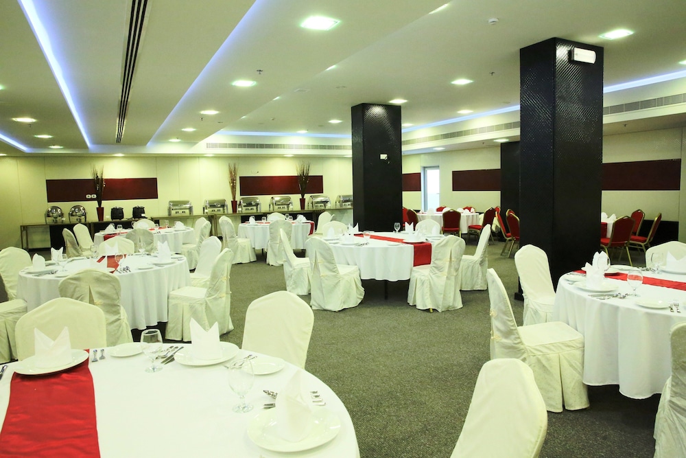 ROYAL PHOENICIA HOTEL 35/50