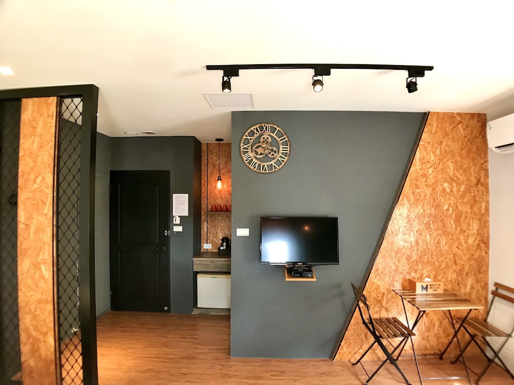 Martin Wales Hotel Kenting 64/69
