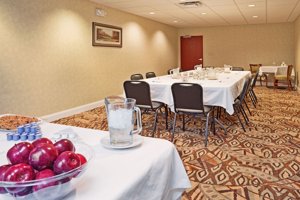 Holiday Inn Express Hotel And Suites Southern Pines Pinehurst Area 38/41