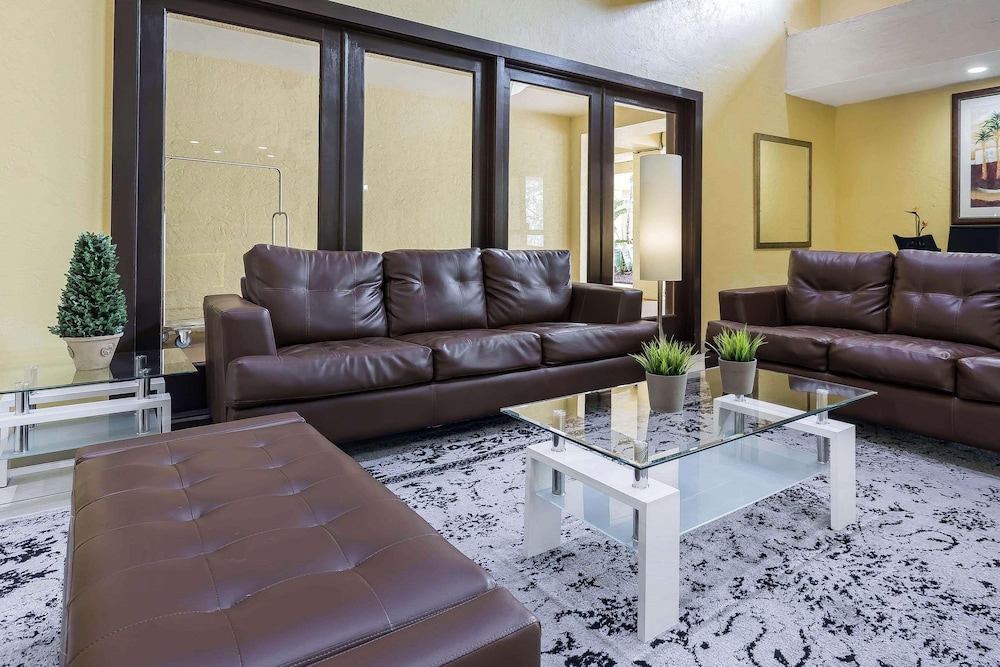 Boca Suites Deerfield Beach, SureStay Collection by Best Western FL 32/43