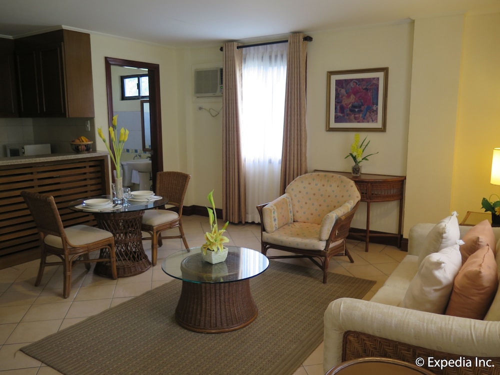 The Suites at Mount Malarayat 40/60