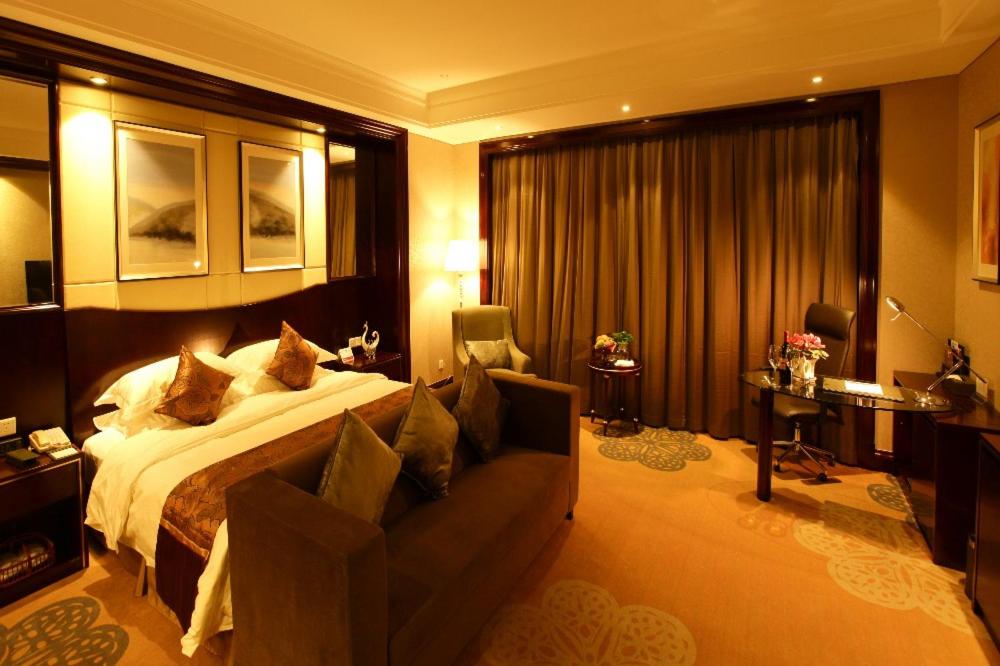 غرفة ديلوكس بسرير كينج، Ramada by Wyndham Changzhou 2/5