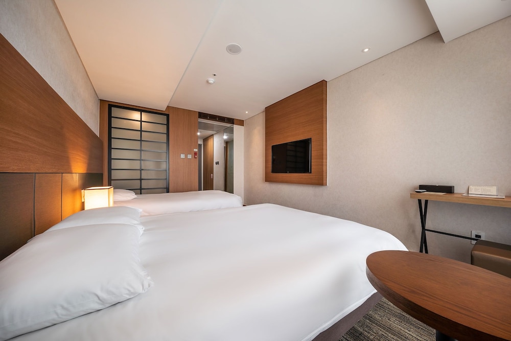 Golden Tulip Jeju Seongsan 35/68