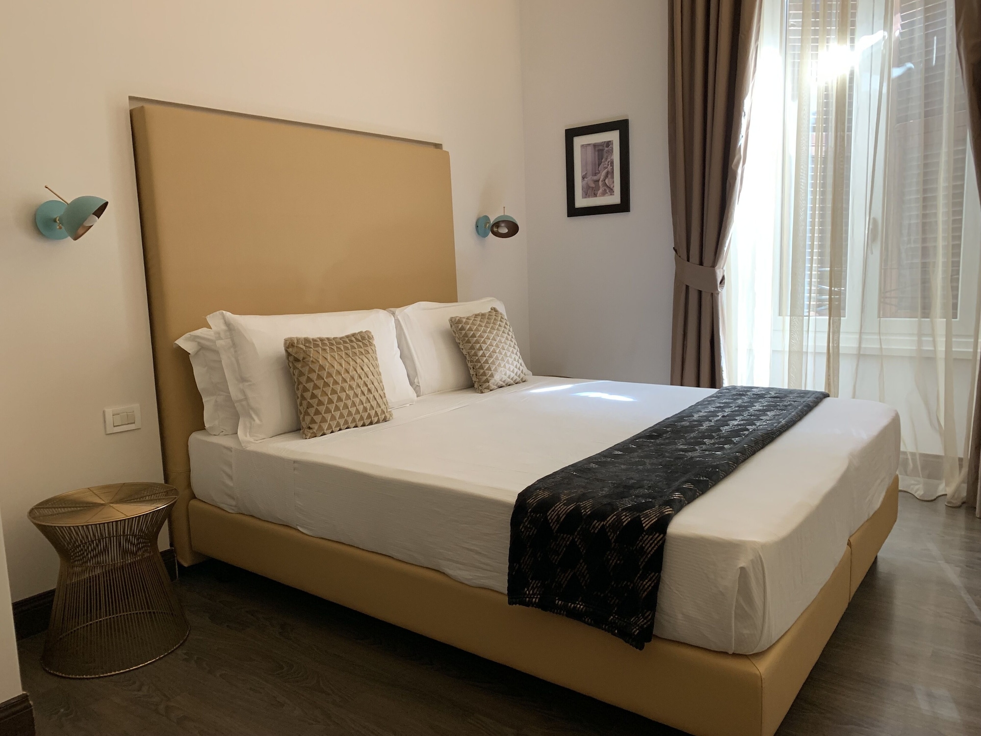 DELUXE, DOUBLE BED
