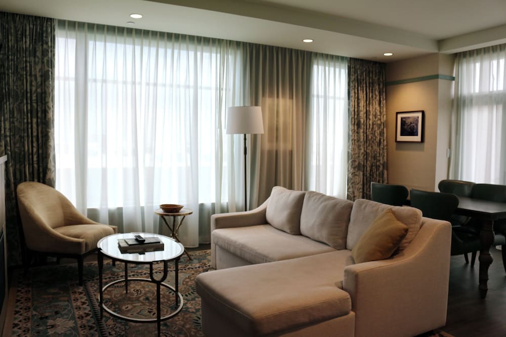 The Benson Hotel and Faculty Club 37/61
