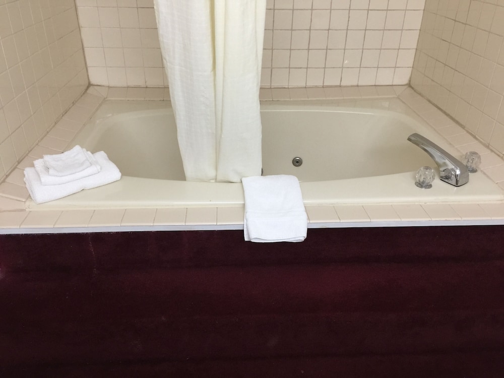 Laketree Inn And Suites Marion 34/34