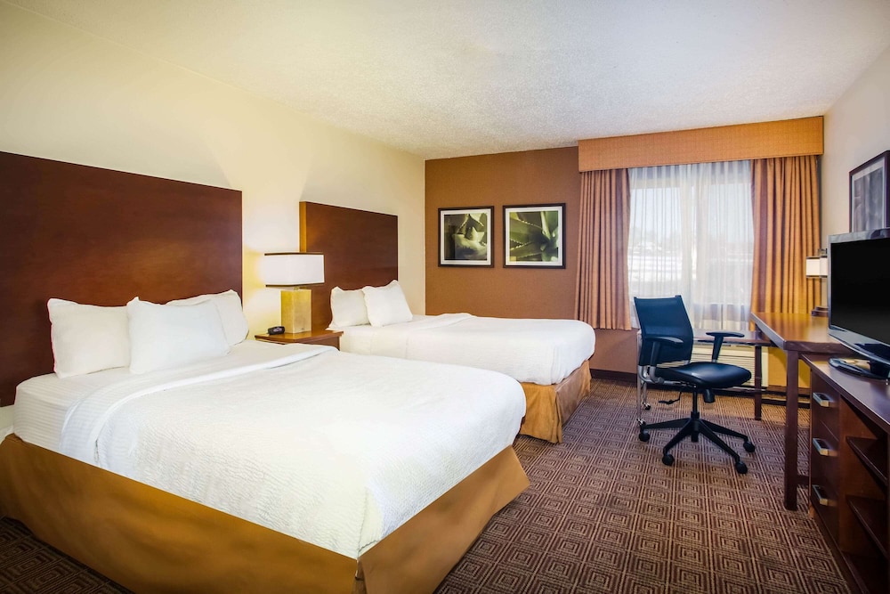 Baymont by Wyndham Columbia, MO 10/23