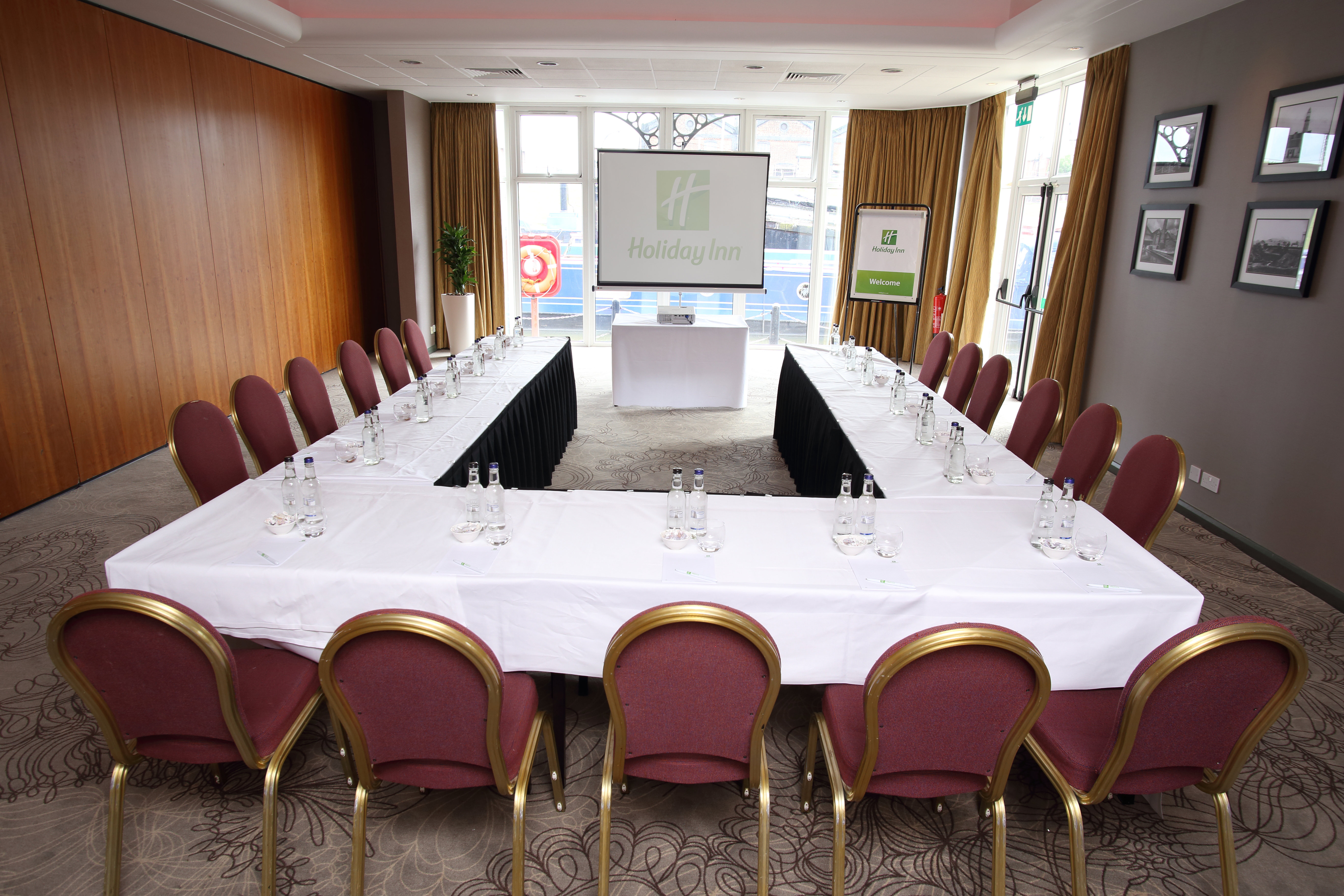 Holiday Inn Ellesmere Port Cheshire Oaks 40/48
