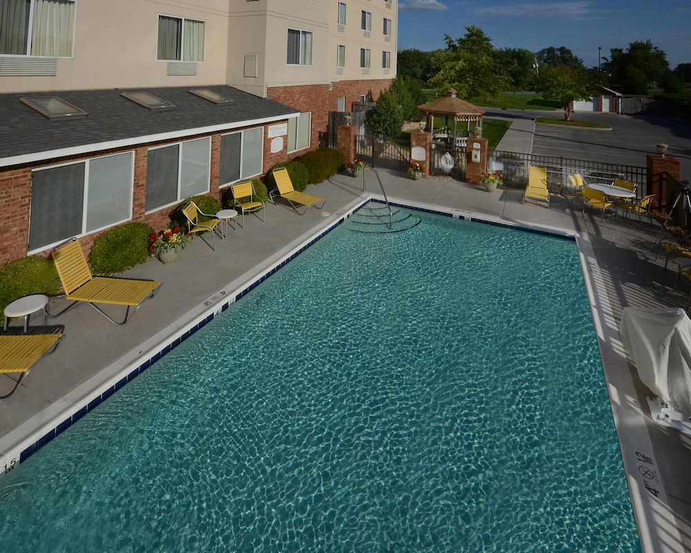 Fairfield Inn Suites By Marriott Roanoke Hollins I 81 1/26