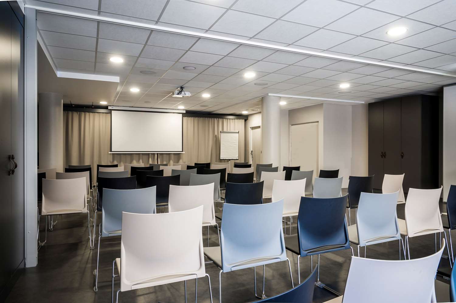 Best Western Plus Suitcase Paris La Defense 21/23