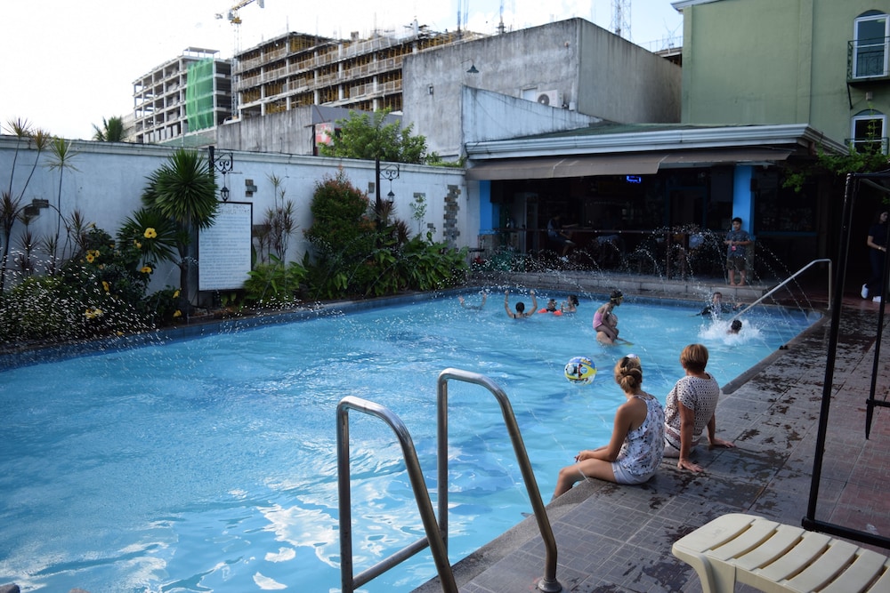 OYO 252 Hotel Euroasia 28/50