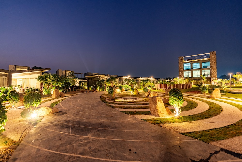 Basalt Paradise Resort And Spa 29/38