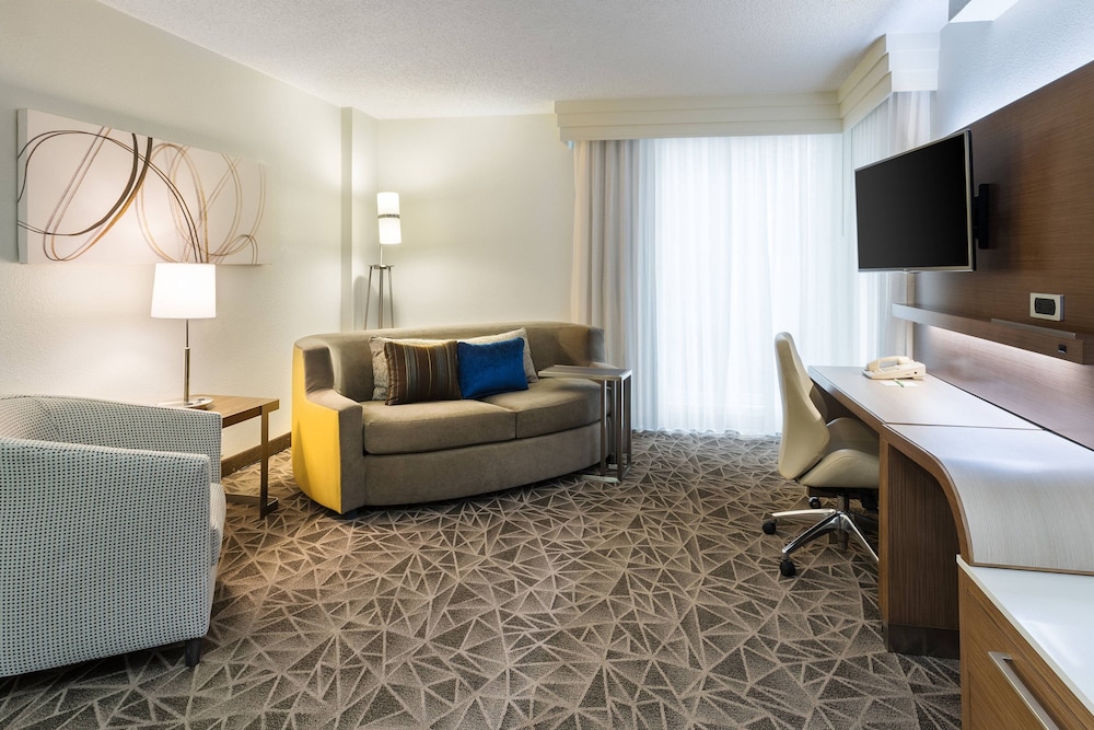Courtyard By Marriott Miami Downtown 29/52