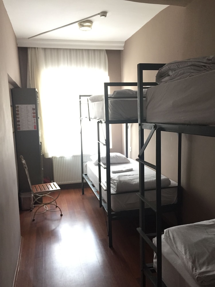 Nobel Hostel 11/36