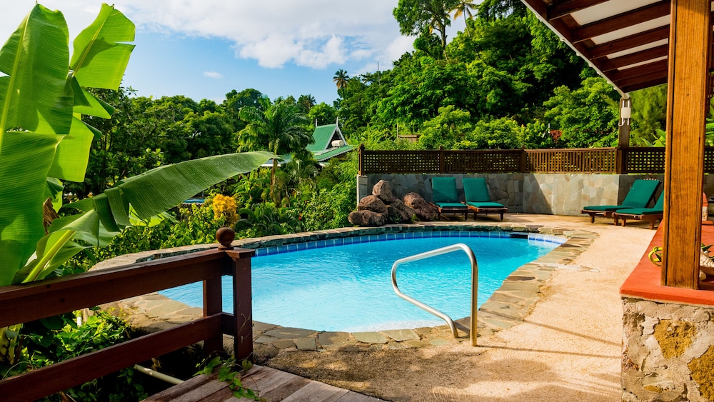 Stonefield Estate Resort 69/74
