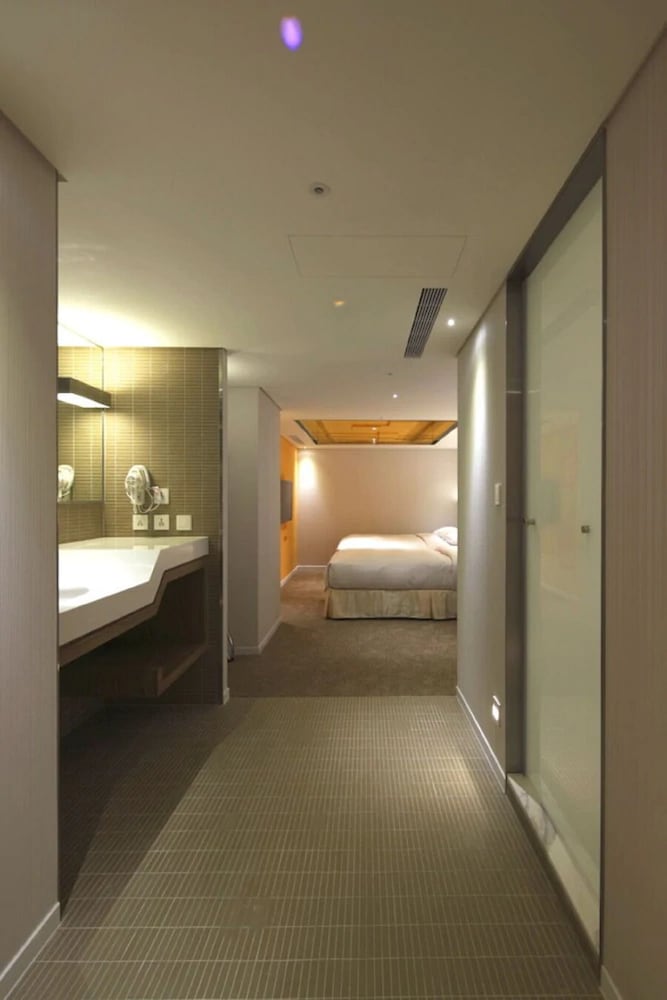 GREEN WORLD HOTEL ZHONGHUA 65/80