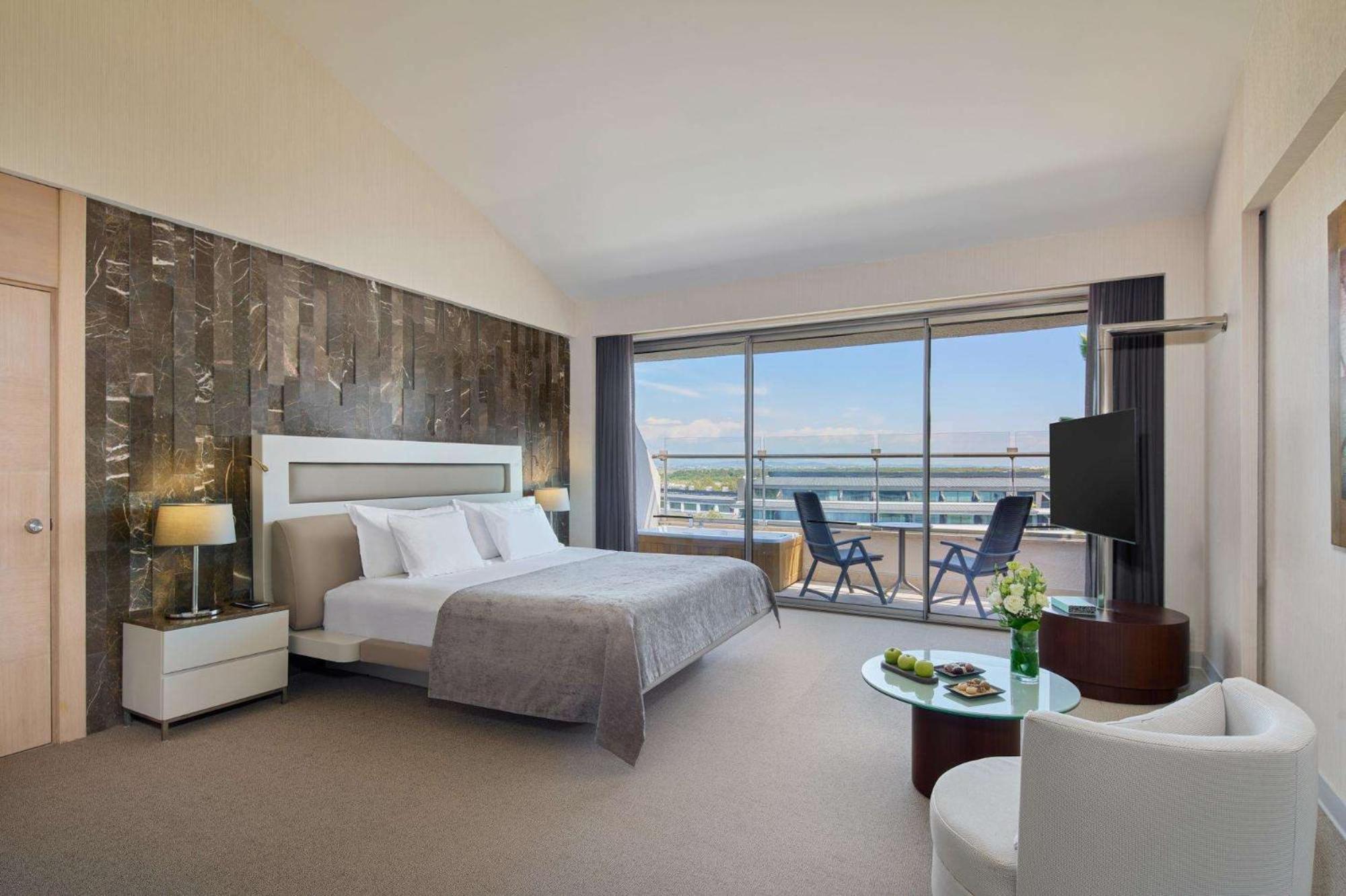 Family Suite, Roof Land